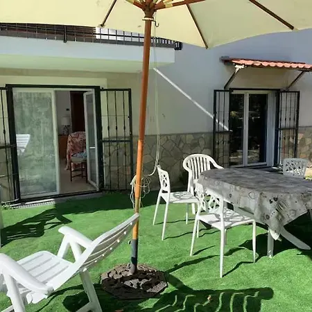 Con 2 Da Letto In Con Giardino E Parcheggio Διαμέρισμα