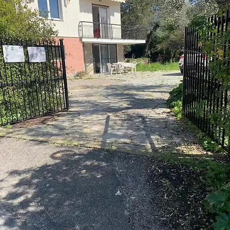 Con 2 Da Letto In Con Giardino E Parcheggio * Ντιάνο Μαρίνα