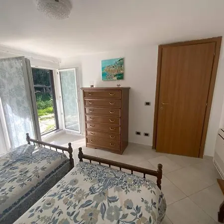 Con 2 Da Letto In Con Giardino E Parcheggio Διαμέρισμα *