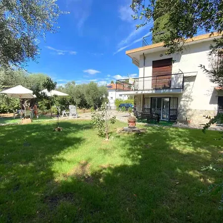 Con 2 Da Letto In Con Giardino E Parcheggio Διαμέρισμα *